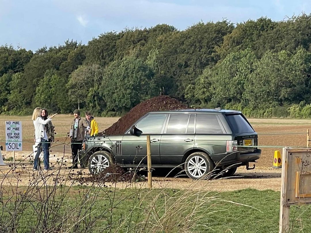 Jeremy Clarkson's Range Rover loaded with soil